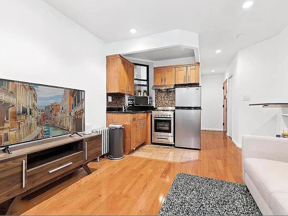 1st image of 154 Allen St Frnt 1
