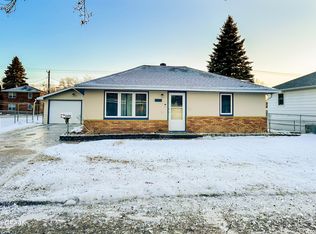 2209 10th Ave N, Grand Forks, ND 58203