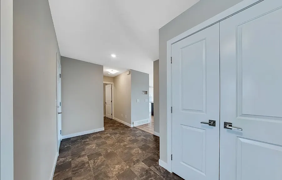 A - 419 Hassard Close, Saskatoon Main-Floor Unit | 3 Bedrooms | 2.5 Bathrooms — Photo 2