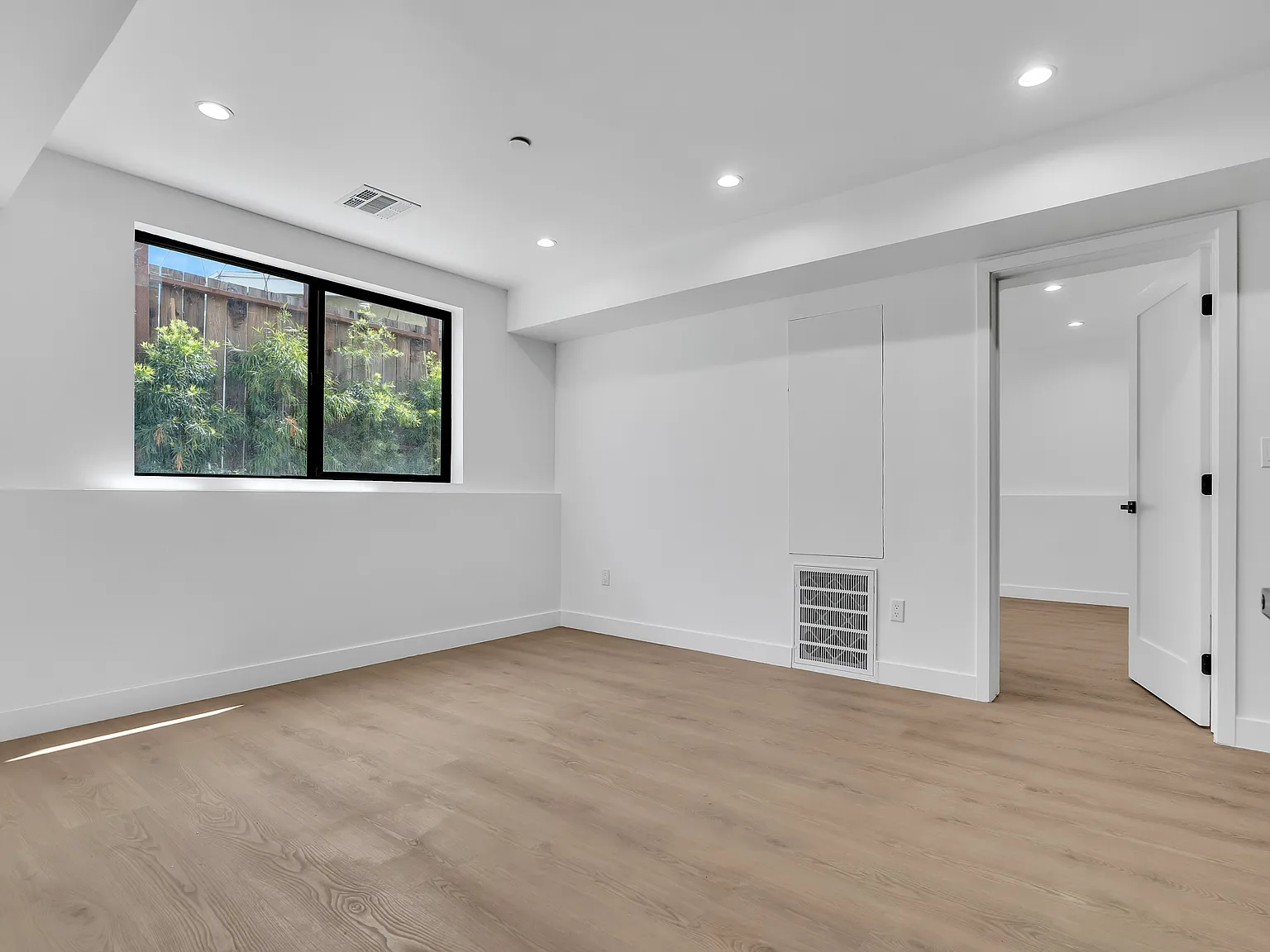 3 bed, 1125 sqft, $3,650 — Photo 2