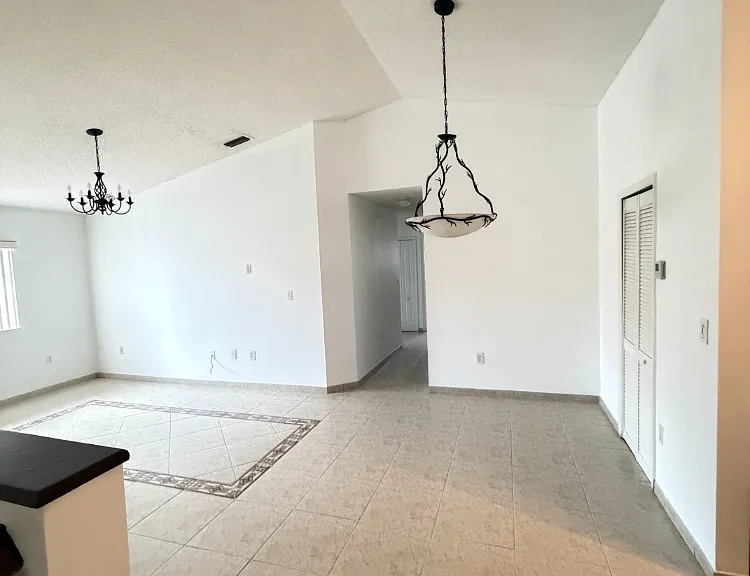 2553 W 76th St #202 — Photo 3