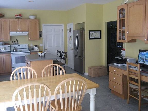 Eat in kitchen