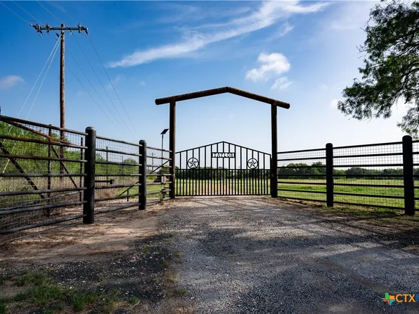 1700 W Fm 140, Jourdanton, TX 78026