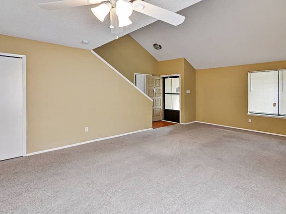3rd image of 646 Meadowglen Dr