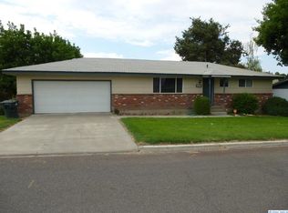 1014 Carriage Square Dr, Grandview, WA 98930