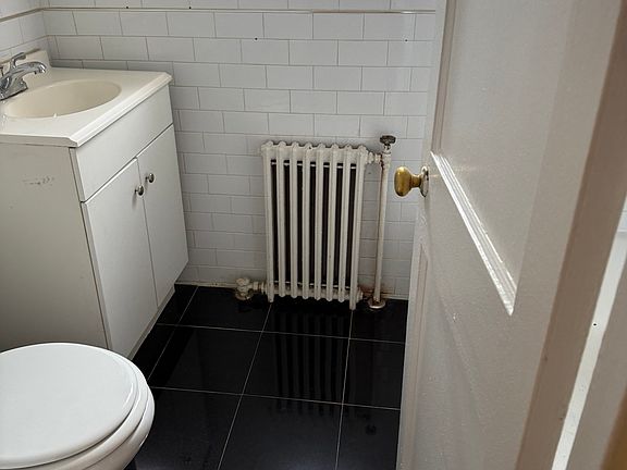 4th image of 99 Marion Ave #99