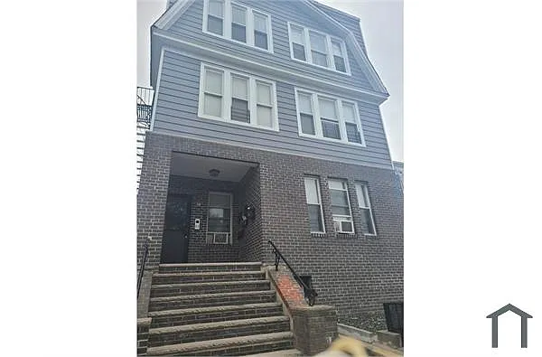 Building Photo - 90 Pearsall Ave #4