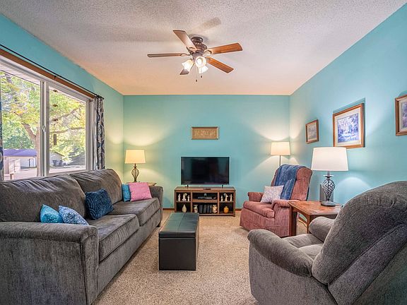4th image of 1220 SE Adler Dr