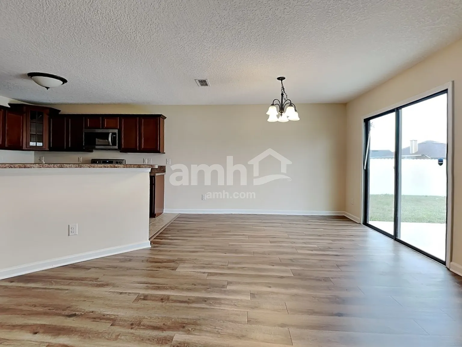 3 bed, 2.0 bath, 1438 sqft, $1,860 — Photo 4