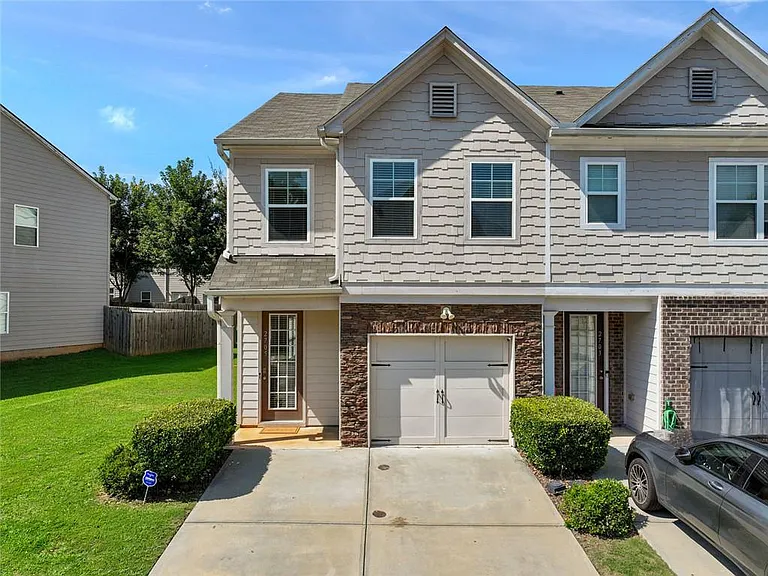 2705 Avanti Way — Photo 1