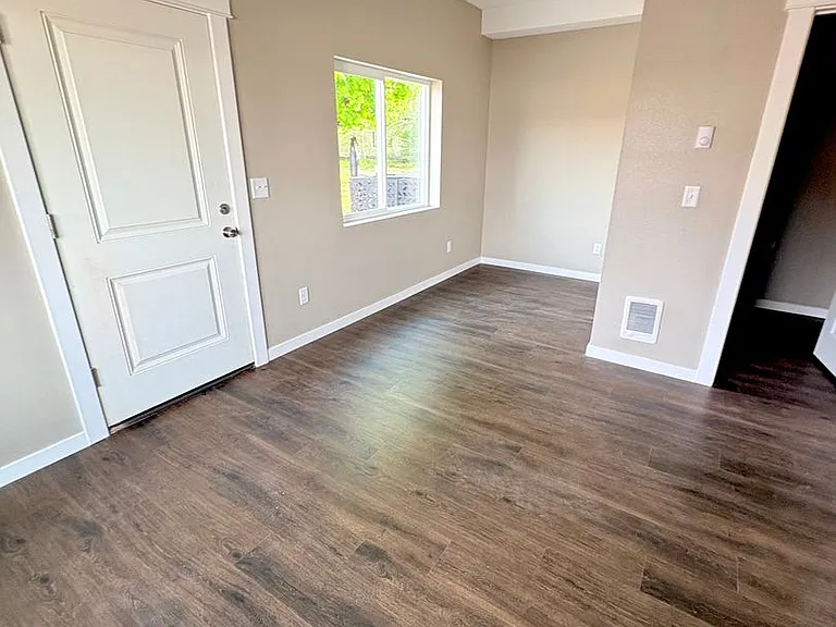 3134 N Stuart St — Photo 2
