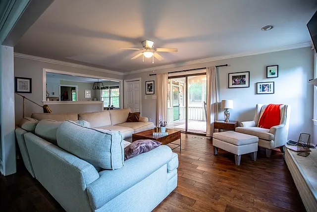 4 bed, 2572 sqft, $3,250 — Photo 4