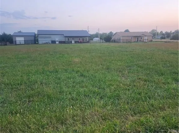 22 Silver Fox Trl, Linn Valley, KS 66040