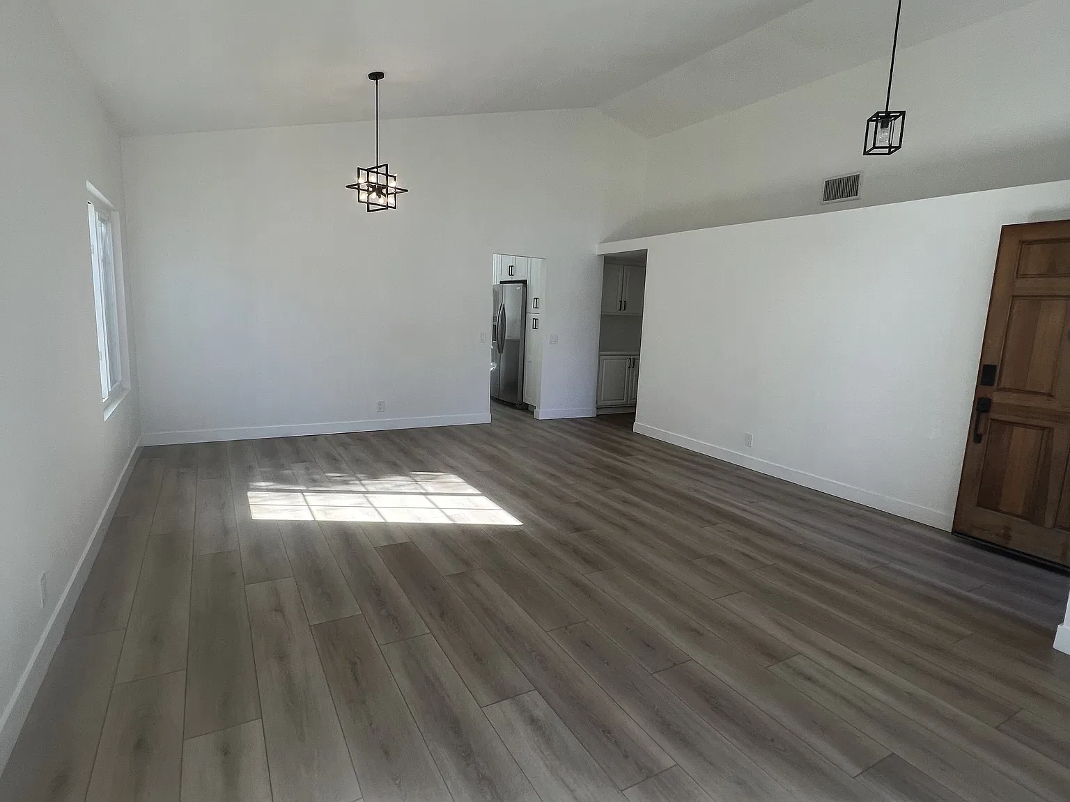3 bed, 1750 sqft, $4,105 — Photo 3