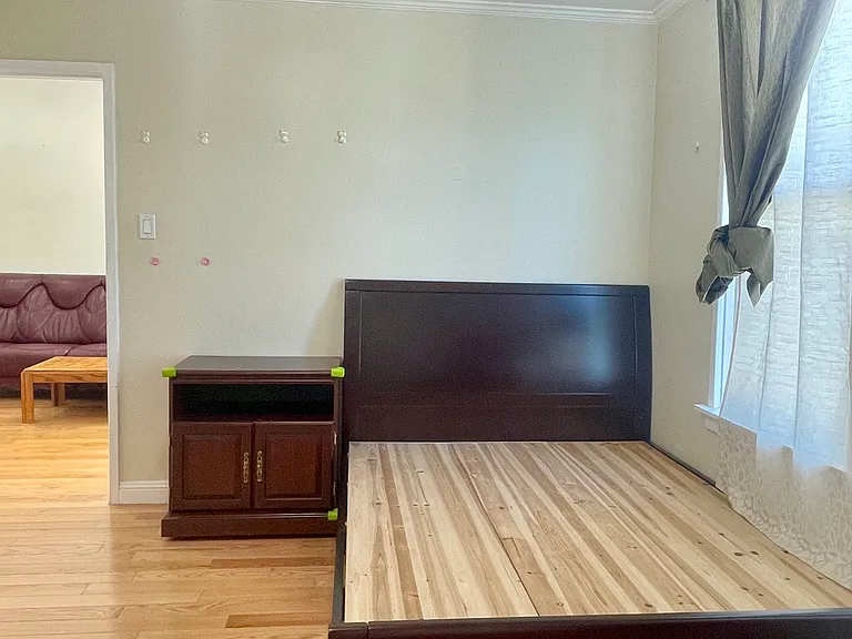 418 Athens St — Photo 6