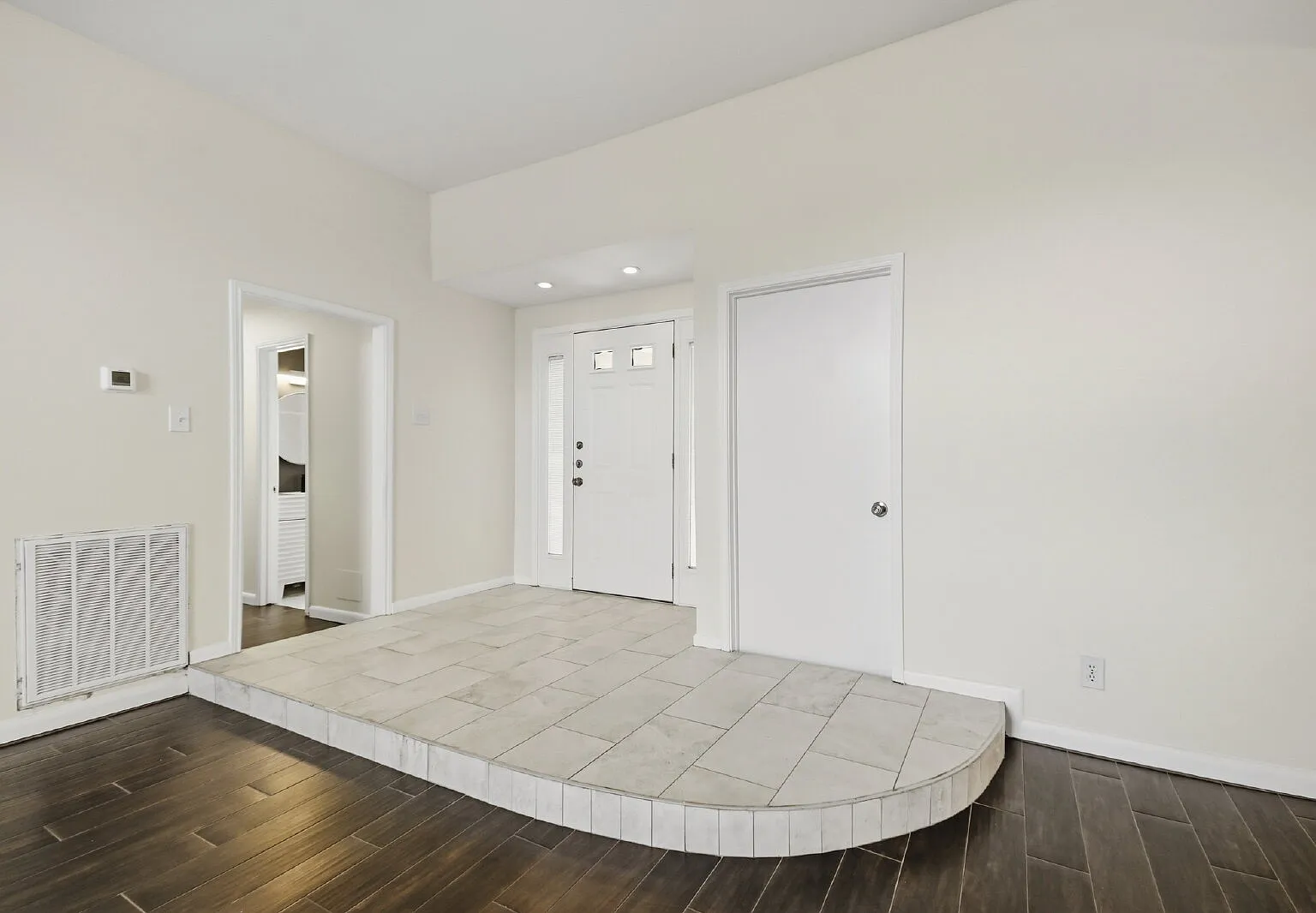 3 bed, 2.0 bath, 1706 sqft, $2,400 — Photo 3