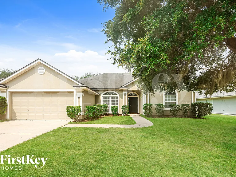 13940 Fish Eagle Dr E — Photo 1