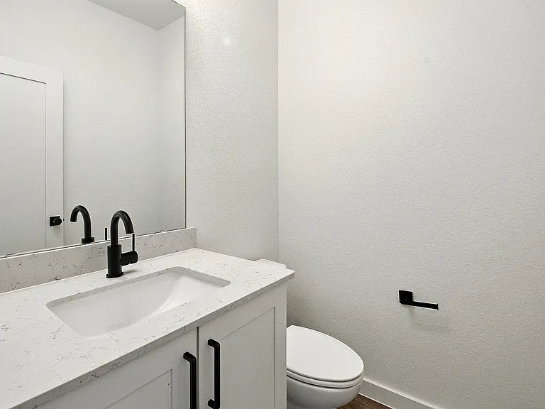 3B | 3 Bed / 2.5 Bath - Half Bath