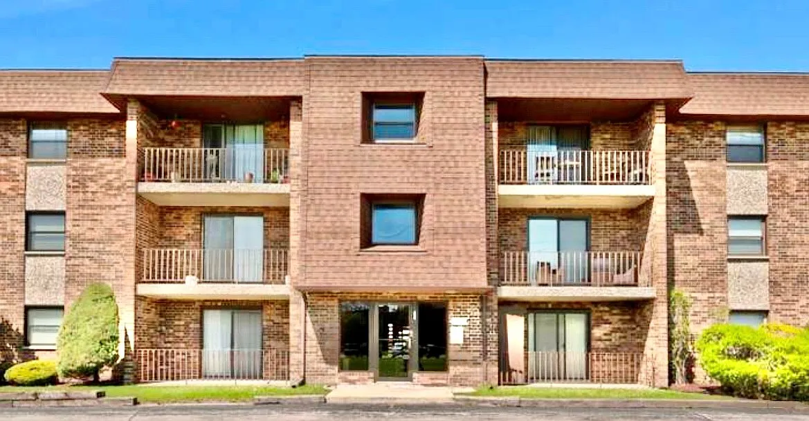 2237 175th St APT 2B photo 1