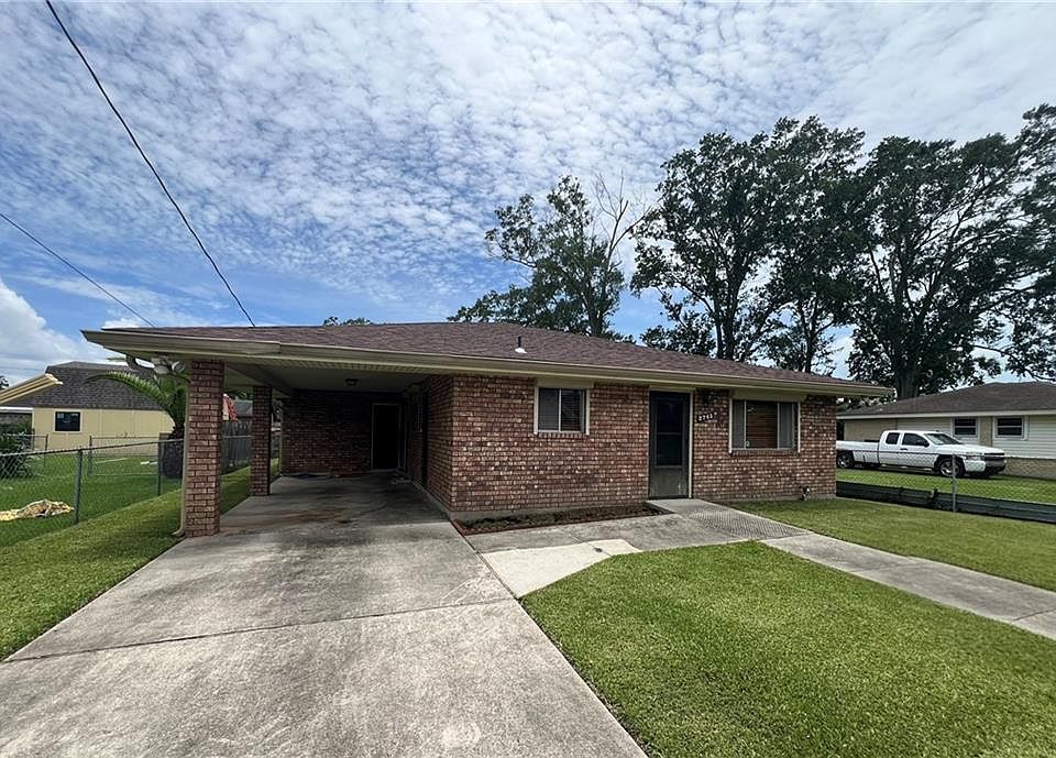 1st image of 2745 Annette Dr