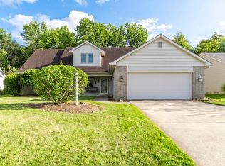 8212 Meadow Hills Dr, Fort Wayne, IN 46835