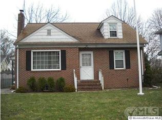 1 Cottage Pl, Freehold, NJ 07728
