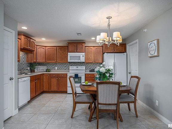 3rd image of 4094 Creek Hill Dr