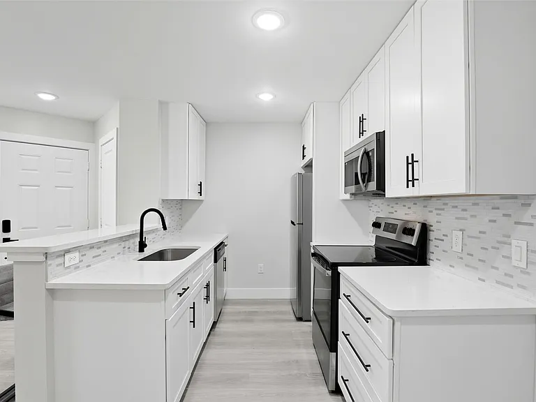 2592 Grassy Point Dr #106 — Photo 8