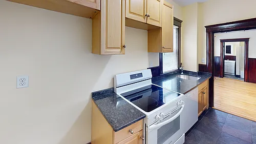 32 Lansdowne St #4 Photo 1