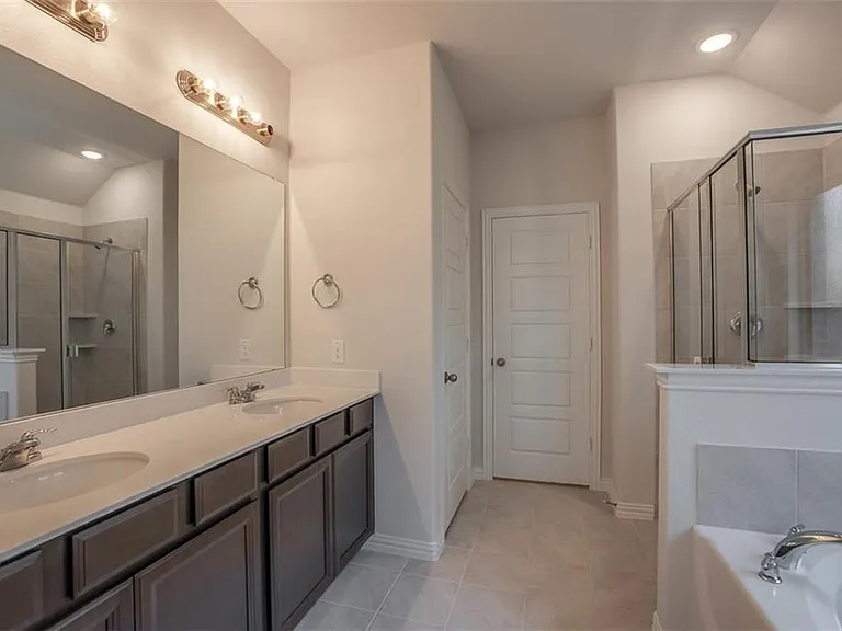 1829 Meadow Trail Ln — Photo 8