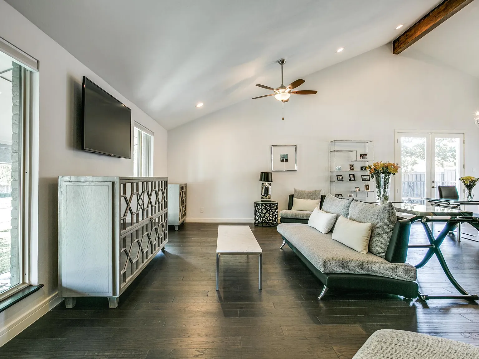 5 bed, 3990 sqft, $5,850 — Photo 3