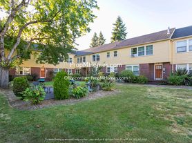 1411 N Alberta St