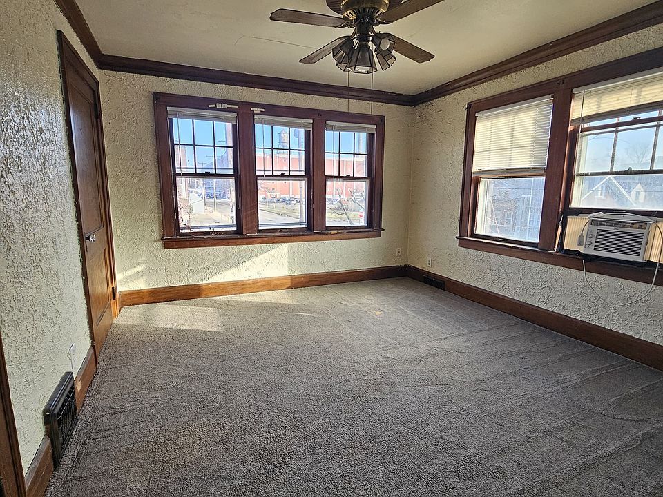 1st image of 914 18th Ave #1