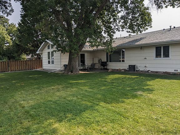 2nd image of 1049 Parkhill Dr