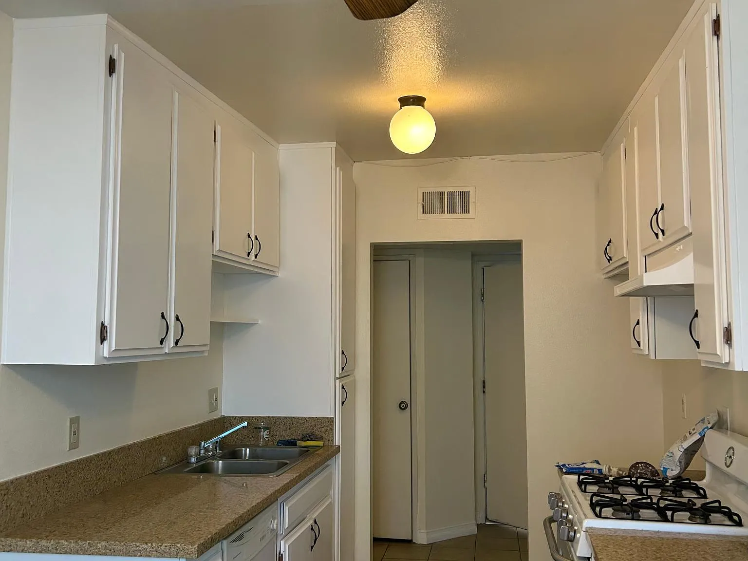 1 bed, 650 sqft, $1,800 — Photo 1