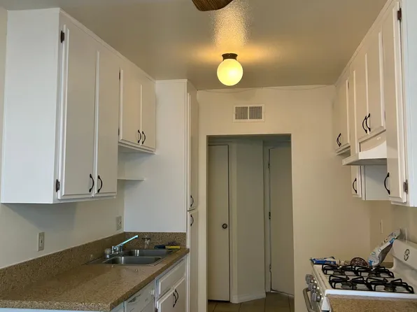 21340 Parthenia St APT 212, Canoga Park, CA 91304