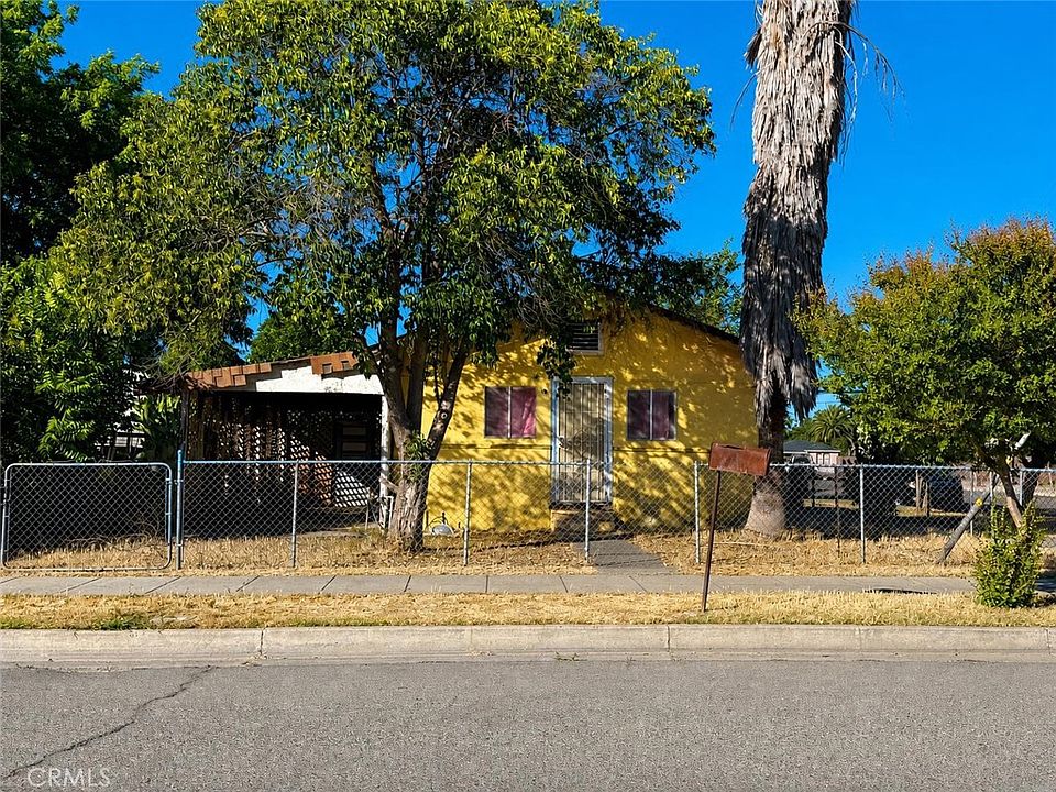 1st image of 209 E 12th St