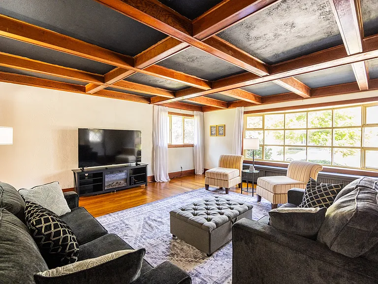 134 Lincoln Ave #MAIN HOUSE — Photo 4