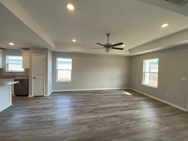 2880 N 24th Ave — Photo 3