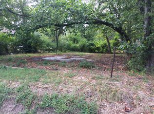 203 W 11th St, Bonham, TX 75418