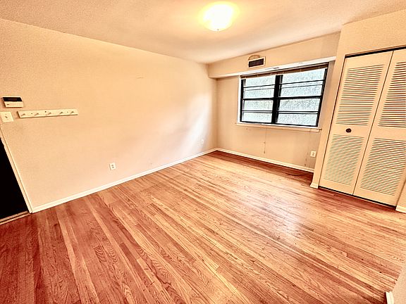2nd image of 3409 Cresson St APT 6