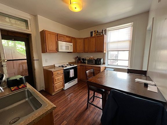 2nd image of 814 W Cornelia Ave #2