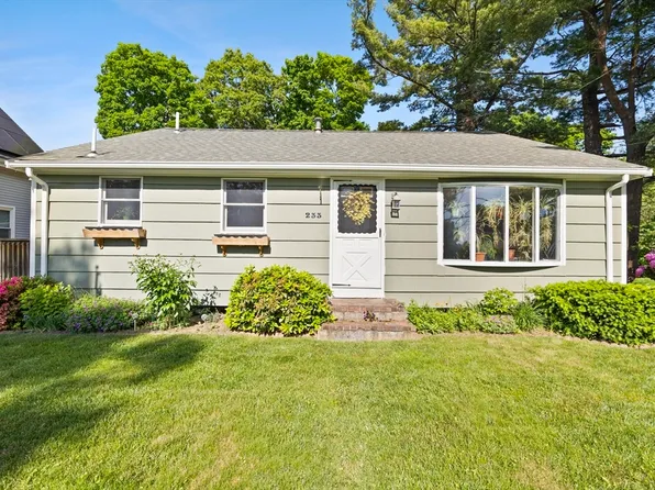 233 Sawtell Ave, Brockton, MA 02302