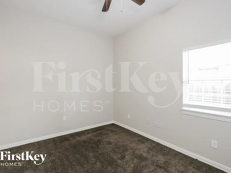 1633 Mockingbird Ln — Photo 13