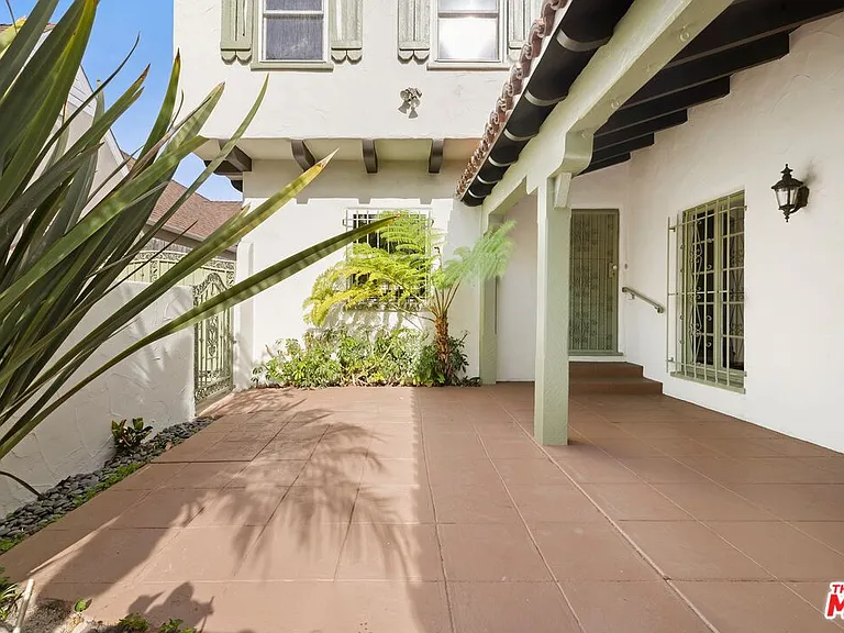 120 S Poinsettia Pl — Photo 3