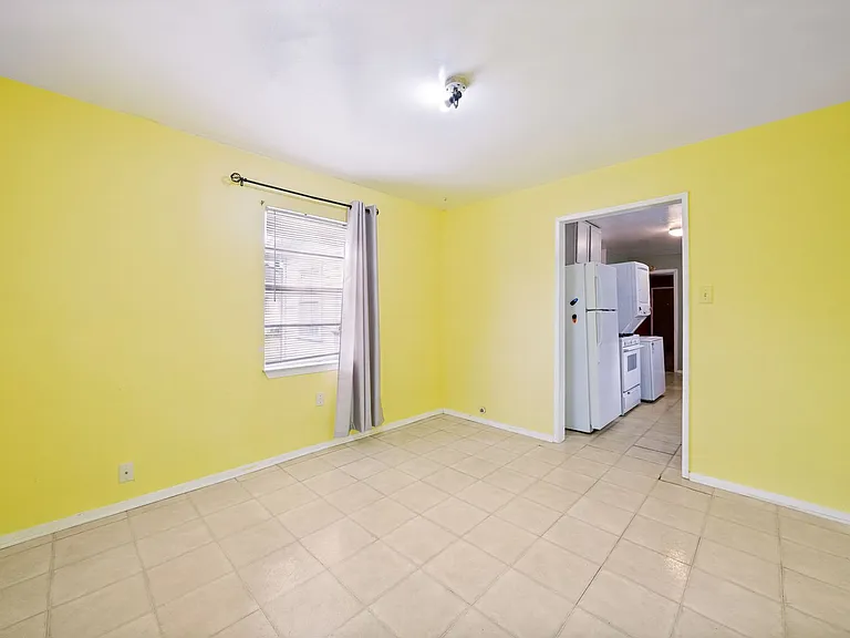 1431 Aransas Ave — Photo 7
