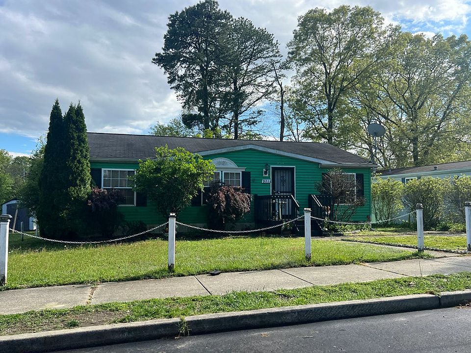 1st image of 921 Spruce Ave