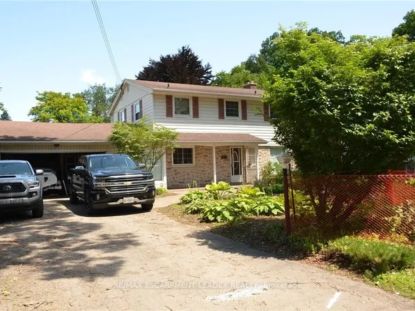 15 Saint Anns Ct, Hamilton, ON L9G 2C9