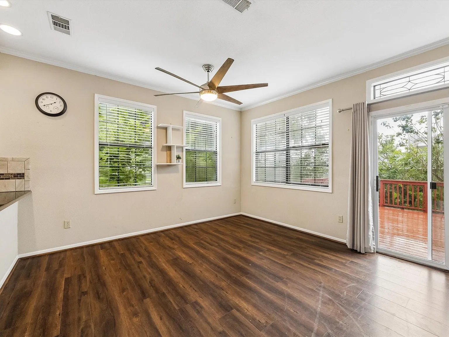 3 bed, 3.5 bath, 2208 sqft, $2,800 — Photo 4