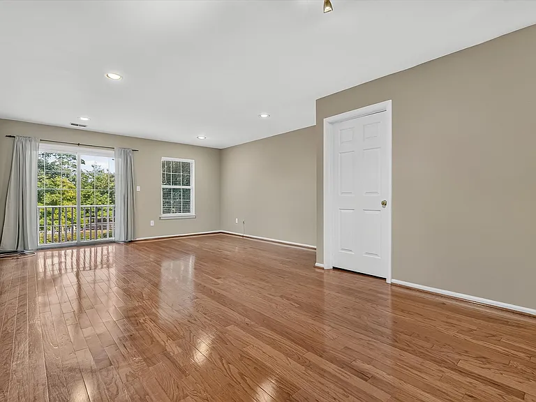 2140 Jordan Ct — Photo 8